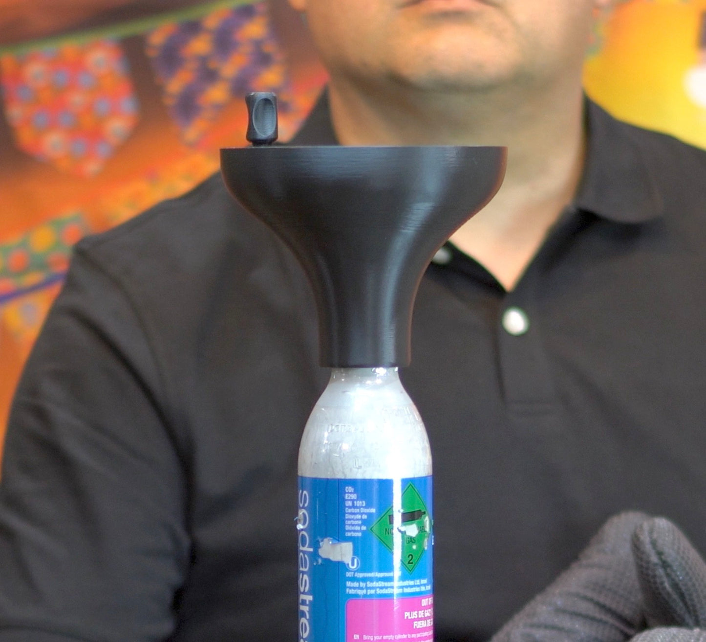 Funnel to refill CO2 tanks for sodastream machines